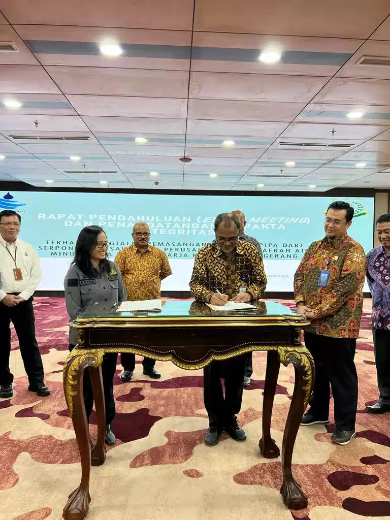 Fokus Pembangunan Proyek Strategis Air Bersih, Perumdam TKR Kabupaten Tangerang Gandeng Jamintel Kejagung RI Dan Tekan Pakta Integritas 4 Fokus Pembangunan Proyek Strategis Air Bersih, Perumdam TKR Kabupaten Tangerang Gandeng Jamintel Kejagung RI Dan Tekan Pakta Integritas I PojokPublik