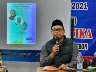 Bersama Aktifis Perempuan Cirebon, Dr Makky Zamzami Berikan Sosialisasi Kesehatan Mental Bagi Perempuan
