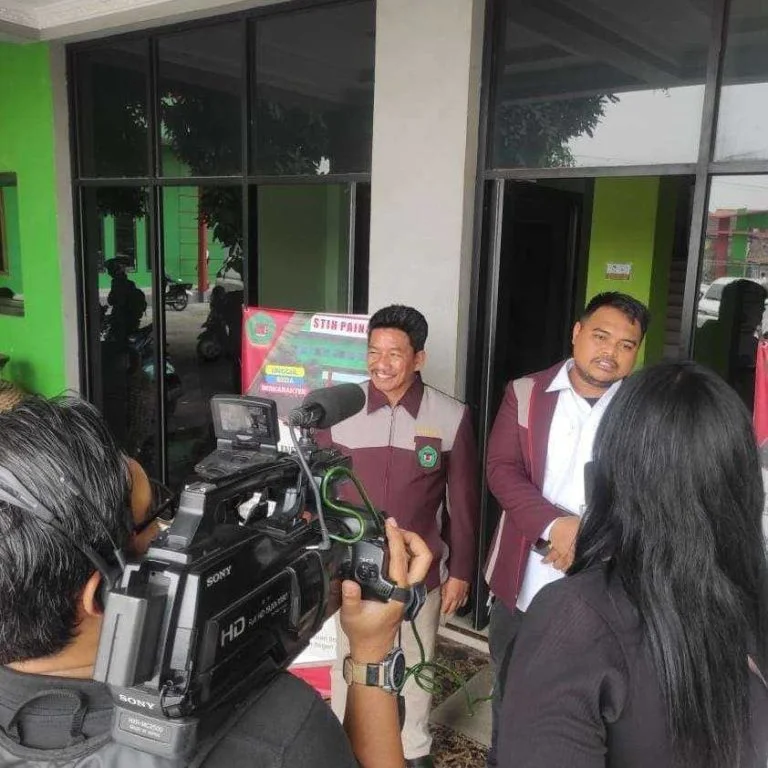 Seminar Nasional STIH PAINAN Bertajuk "Batasan Hak Imunitas Advokat Dalam Berprofesi 13 Seminar Nasional STIH PAINAN Bertajuk "Batasan Hak Imunitas Advokat Dalam Berprofesi I PojokPublik