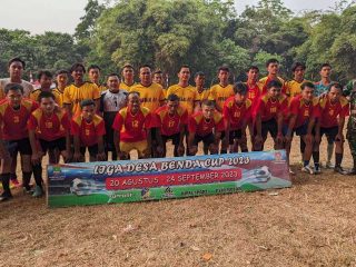 Babinsa Desa Benda Monitoring Pertandingan Sepak Bola Antar RT