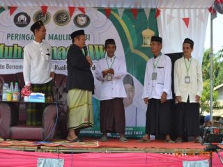 Maulidan di kampung Pamatang Bulagor sukses datangkan Habib Reza namun dirinya memilih turun dari panggung
