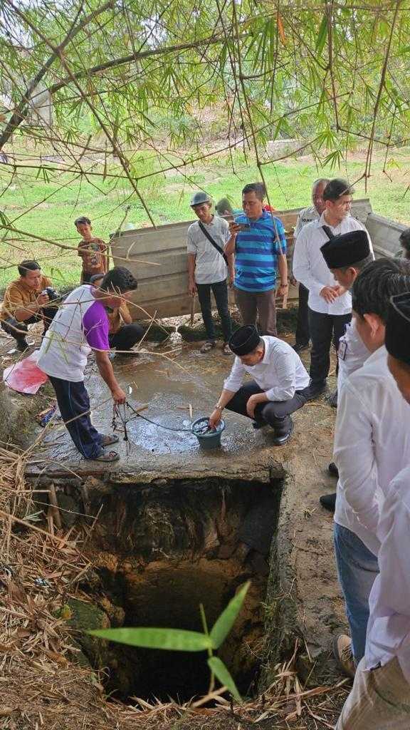 Pj Bupati Tangerang Andy Tinjau Langsung Masyarakat Yang Terdampak Kekeringan 7 Pj Bupati Tangerang Andy Tinjau Langsung Masyarakat Yang Terdampak Kekeringan I PojokPublik