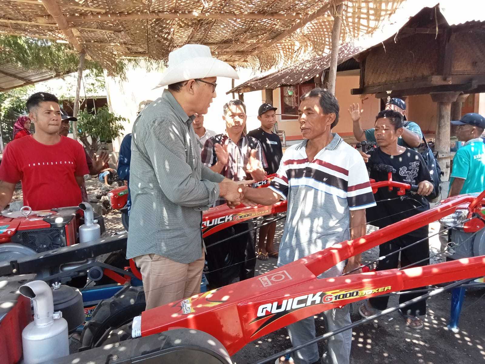 Dukung Petani Milenial Dan Petani Lahan Kering, Haji Raden Nuna Abriadi Bagikan Traktor 7 Dukung Petani Milenial Dan Petani Lahan Kering, Haji Raden Nuna Abriadi Bagikan Traktor I PojokPublik