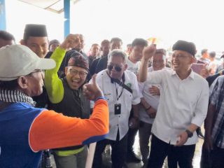 Lucunya Saat Gus Imin dan Kiai Maman Adu Lelang Ikan Nelayan