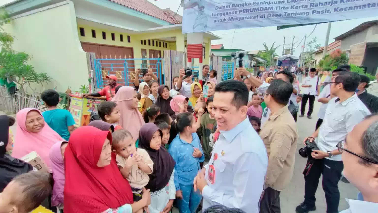 Pj Bupati Apresiasi Perumdam TKR Atas Percepatan Capaian Sanitasi di Pantura, Warga: Terima Kasih Pak Bupati 2 Pj Bupati Apresiasi Perumdam TKR Atas Percepatan Capaian Sanitasi di Pantura, Warga: Terima Kasih Pak Bupati I PojokPublik