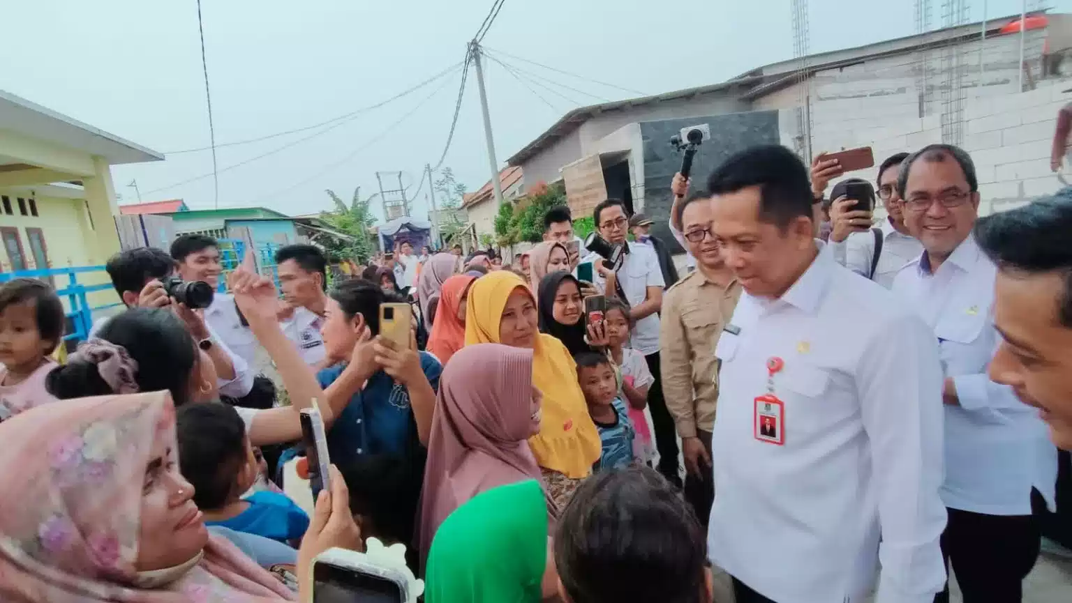 Pj Bupati Apresiasi Perumdam TKR Atas Percepatan Capaian Sanitasi di Pantura, Warga: Terima Kasih Pak Bupati 6 Pj Bupati Apresiasi Perumdam TKR Atas Percepatan Capaian Sanitasi di Pantura, Warga: Terima Kasih Pak Bupati I PojokPublik