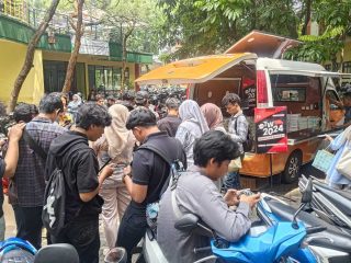 Mahasiswa UIN Ciputat Sampaikan Pandangan Atas Isu Politik Nasional Lewat Mobil Ide Rakyat