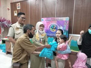 Balita Stunting Dapat Bantuan Dari Pemerintah Jakarta Timur 2 Balita Stunting Dapat Bantuan Dari Pemerintah Jakarta Timur I PojokPublik