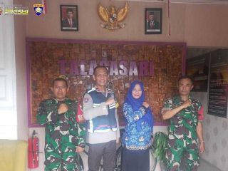 Guyub TNI-POLRI Bhabinkamtibmas Polsek Balaraja dan Babinsa Silaturahmi Ngobrol Santai Bersama Masyarakat