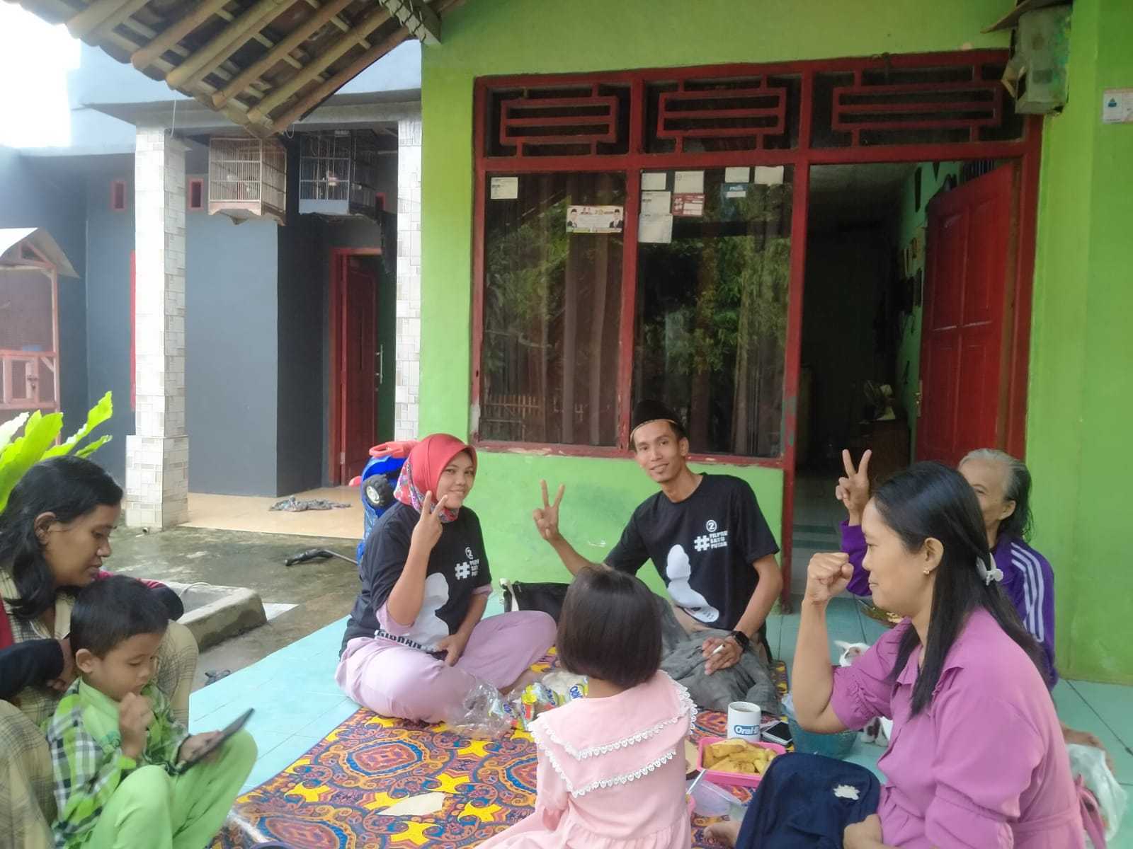 Relawan Gibran Fans Banten Ajak Warga Rangkasbitung Pilih Prabowo-Gibran 7 Relawan Gibran Fans Banten Ajak Warga Rangkasbitung Pilih Prabowo-Gibran I PojokPublik