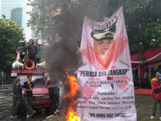 Selain Bupati Amizaro Waruwu, Mahasiswa Minta KPK Tangkap Sekda Nias Utara