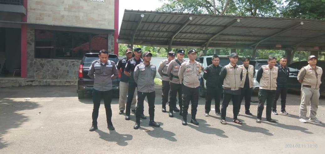 Apel dilanjutkan Monitoring Kegiatan Bersama Panwaslu Kecamatan Balaraja, Penertiban Alat Peraga Kampanye 7 Apel dilanjutkan Monitoring Kegiatan Bersama Panwaslu Kecamatan Balaraja, Penertiban Alat Peraga Kampanye I PojokPublik
