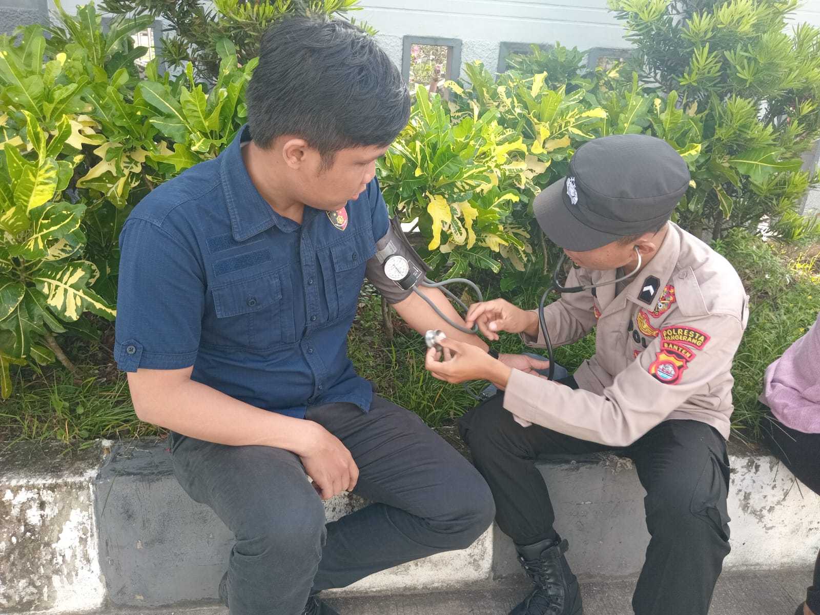 Anggota Sat Reskrim Polresta Tangerang Menjaga Kesehatan Setelah Apel Pagi 7 Anggota Sat Reskrim Polresta Tangerang Menjaga Kesehatan Setelah Apel Pagi I PojokPublik