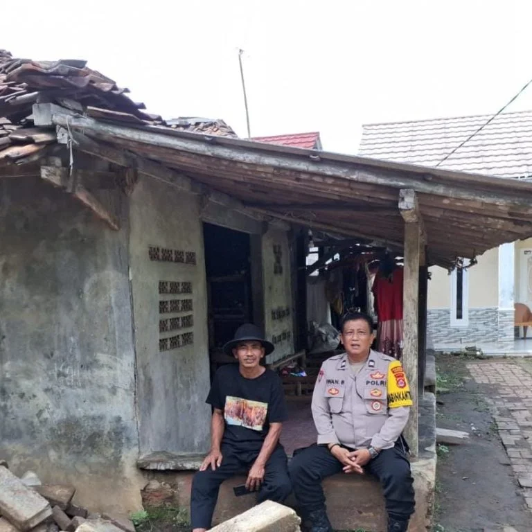 Aiptu Iwan Budiman Bhabinkamtibmas Kelurahan Balaraja  Polsek Balaraja Polresta Tangerang giat Sambang, Tomas, Toga, dan Toda