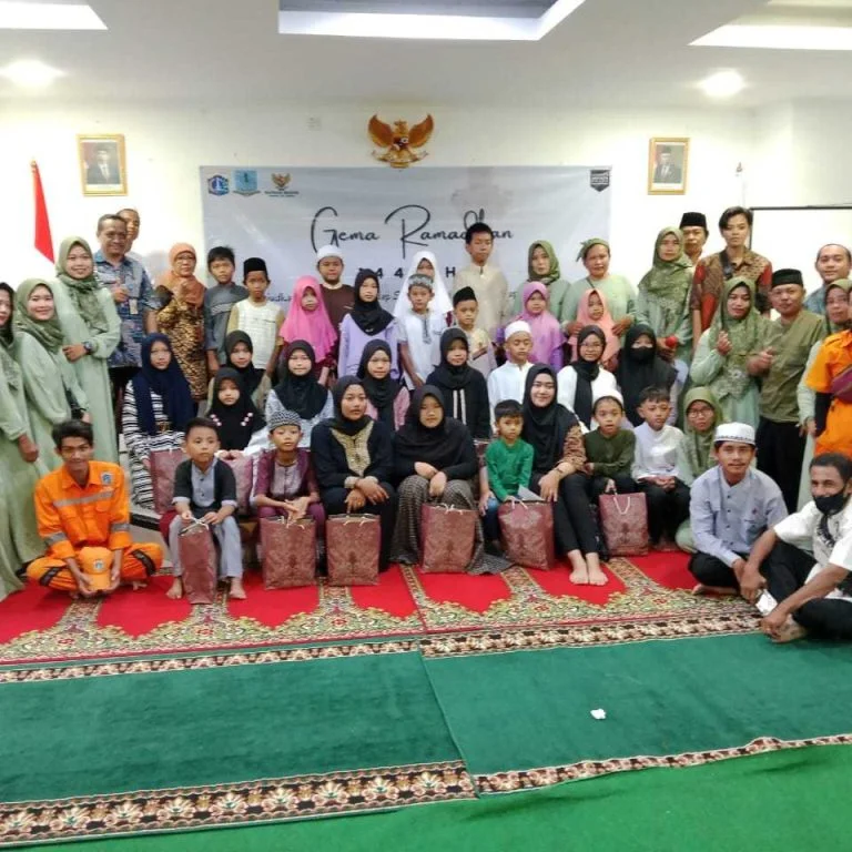 PPSU Kelurahan Jatinegara Adakan Buka Puasa Dan Santunan Yatim Piatu