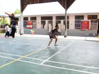 Meriahkan HBP Ke-60, Pegawai dan Warga Binaan Lapas Cirebon Gelar Pertandingan Badminton