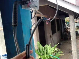 Hebat : Diduga Pelaksana Rehabilitasi SDN 2 Padasuka Gunakan Listrik Los Watt Tanpa Ijin