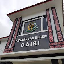 Bukan di Pengadilan, Sidang Digelar di Kantor Kejaksaan Negeri Dairi 1 Bukan di Pengadilan, Sidang Digelar di Kantor Kejaksaan Negeri Dairi