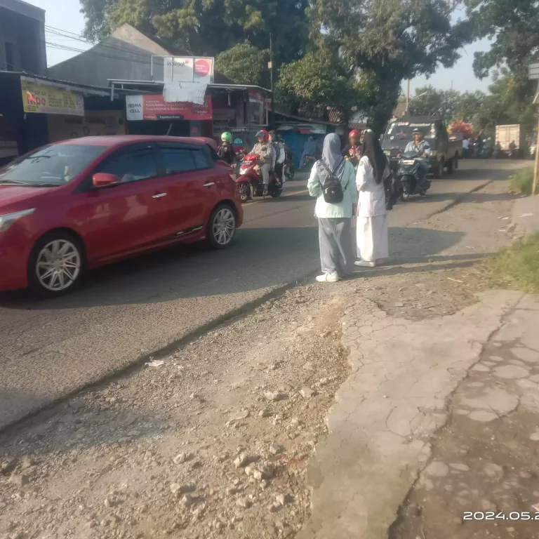 Warga Keluhkan Rambu Lalu Lintas di Area Sekolah Nurul Huda Baros