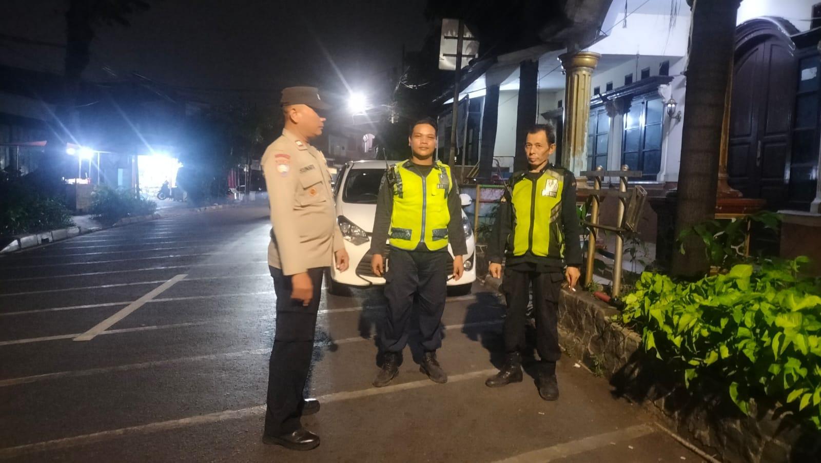 Aiptu Sunarto Kunjungi Poskamling RW 07 Kelurahan Johar Baru 1 Aiptu Sunarto Kunjungi Poskamling RW 07 Kelurahan Johar Baru I PojokPublik