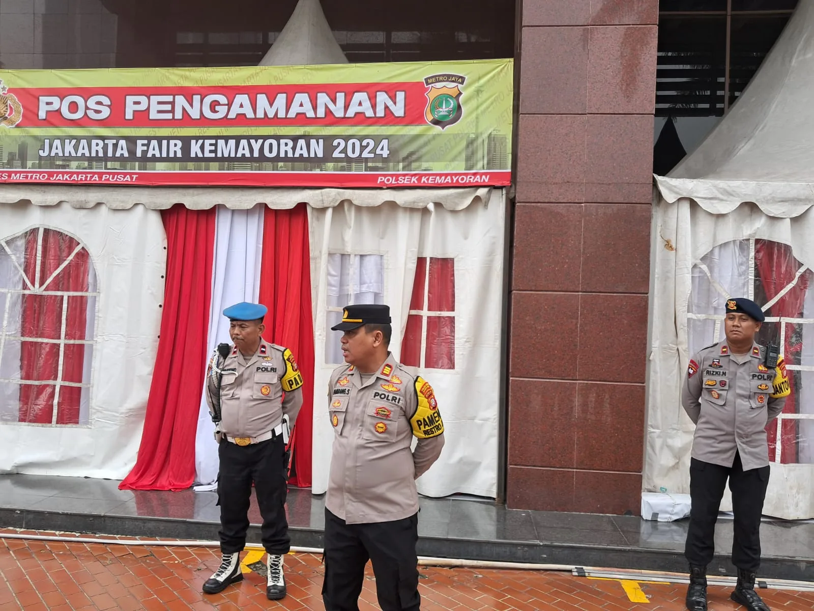 Polsek Kemayoran Melakukan Pengamanan Kegiatan Acara Pekan Raya Jakarta 4 Polsek Kemayoran Melakukan Pengamanan Kegiatan Acara Pekan Raya Jakarta I PojokPublik