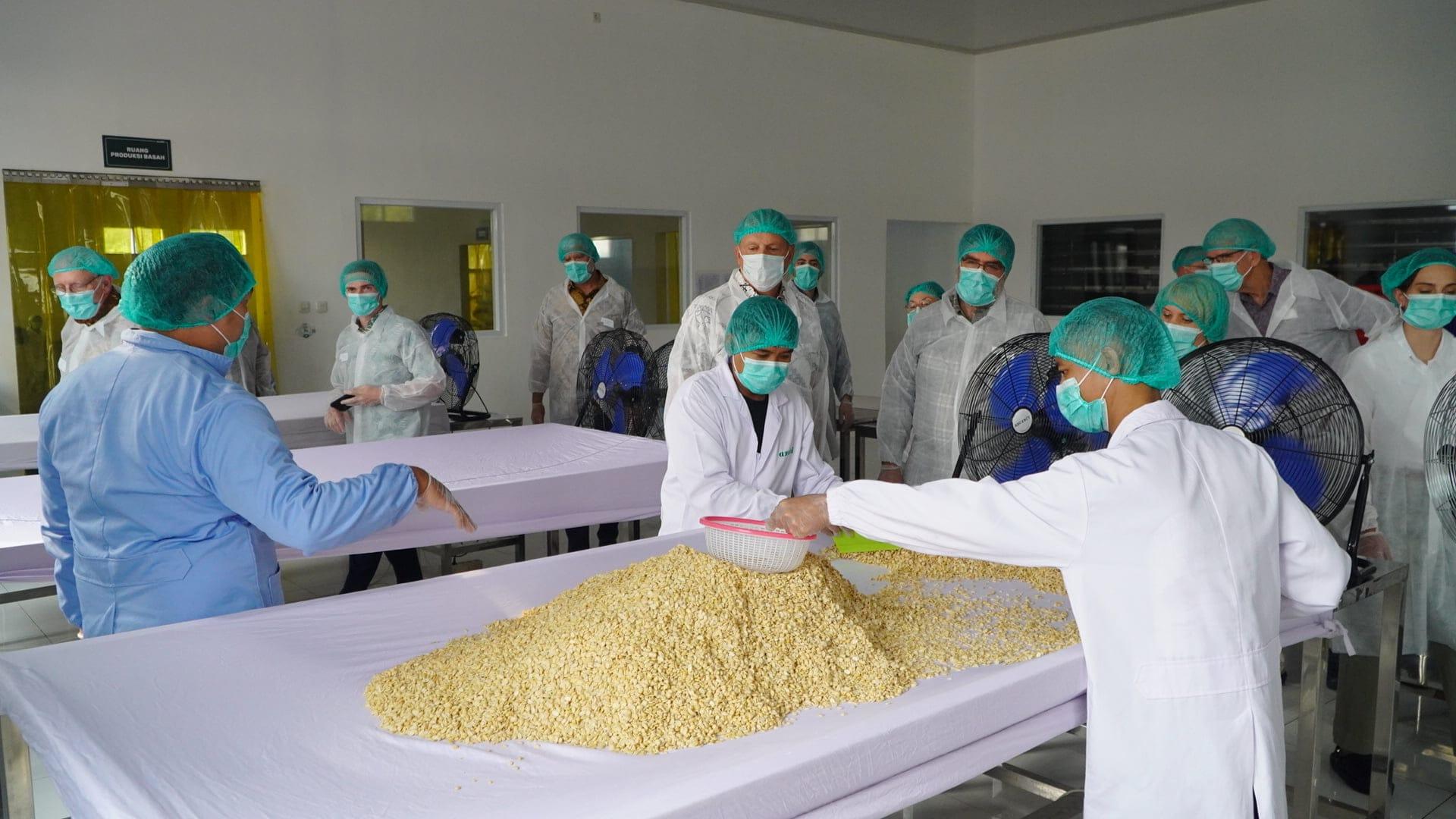 Azaki Food Internasional Sambut Hangat Kedatangan Lieutenant Governor of Nebraska-USA 1 Azaki Food Internasional Sambut Hangat Kedatangan Lieutenant Governor of Nebraska-USA I PojokPublik