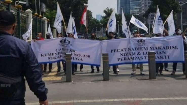 DPR Harus Waspada terhadap Upaya Percepatan Undang-undang PTN BH 1 DPR Harus Waspada terhadap Upaya Percepatan Undang-undang PTN BH