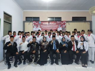 Camat Koroncong Kukuhkan 28 Anggota Paskibra