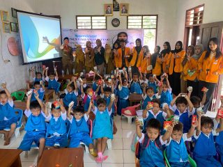 Mahasiswa KKN Universitas Primagraha Gelar Seminar Pencegahan Stunting di Desa Bantarwangi
