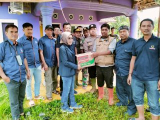 DPD Nasdem Kabupaten Sukabumi Salurkan Bantuan untuk Korban Banjir di Desa Curugluhur