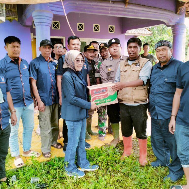DPD Nasdem Kabupaten Sukabumi Salurkan Bantuan untuk Korban Banjir di Desa Curugluhur 12 DPD Nasdem Kabupaten Sukabumi Salurkan Bantuan untuk Korban Banjir di Desa Curugluhur I PojokPublik
