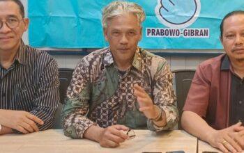 Ketum Gerak 08 Sebut Demokrasi Versi Megawati Soekarnoputri Tebang Pilih 8 Ketum Gerak 08 Sebut Demokrasi Versi Megawati Soekarnoputri Tebang Pilih I PojokPublik