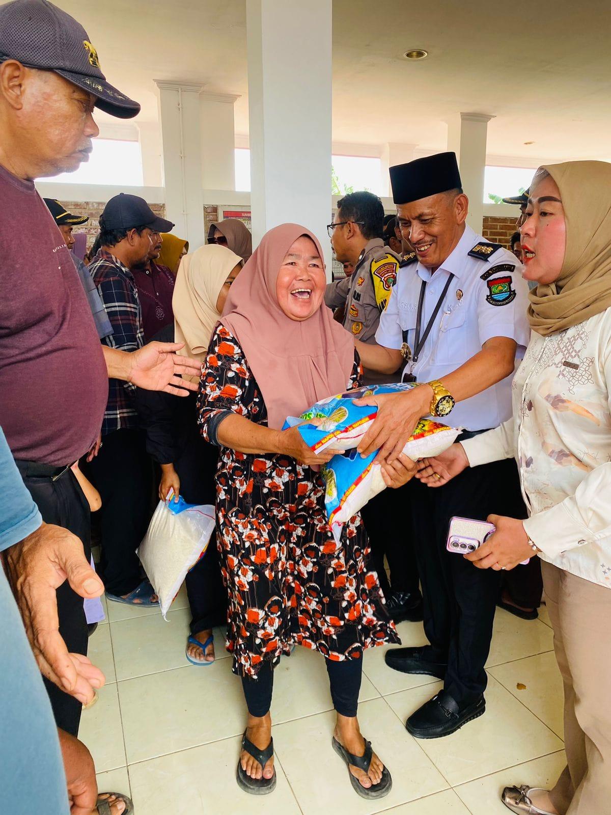 Bantuan Bencana Banjir, PIK2 Salurkan Ribuan Paket Beras untuk Dua Desa di Tangerang 7 Bantuan Bencana Banjir, PIK2 Salurkan Ribuan Paket Beras untuk Dua Desa di Tangerang I PojokPublik