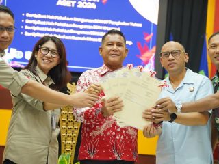 Dukung Asta Cita Presiden RI, Kejari Sanggau Berikan Sertifikat Tanah 15 Rumah Ibadah