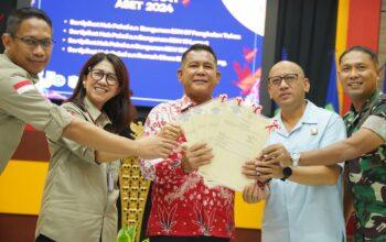 Dukung Asta Cita Presiden RI, Kejari Sanggau Berikan Sertifikat Tanah 15 Rumah Ibadah 5 Dukung Asta Cita Presiden RI, Kejari Sanggau Berikan Sertifikat Tanah 15 Rumah Ibadah I PojokPublik