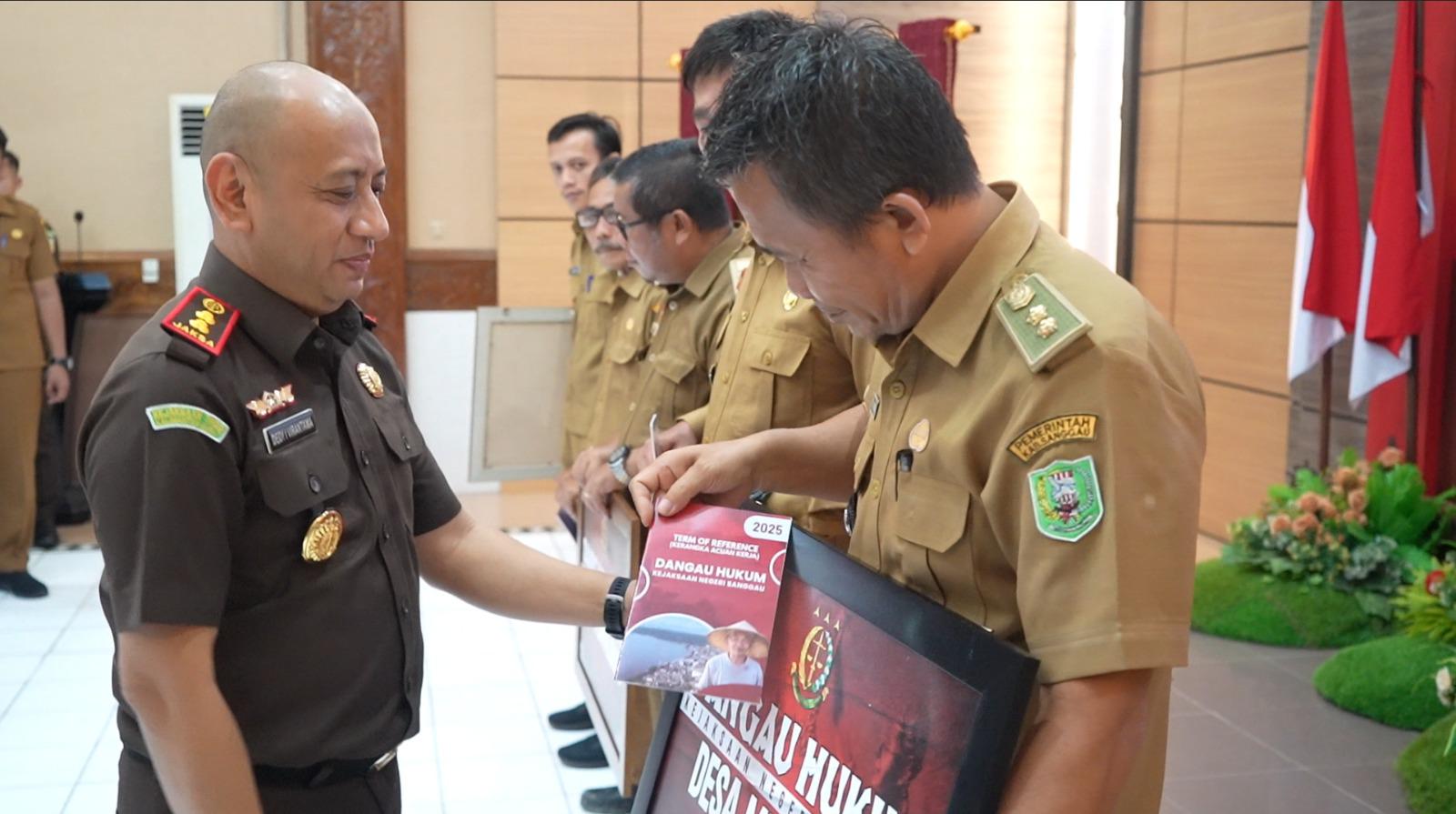 Mantul, Inovasi Kejari Sanggau Dekatkan Pelayanan Hukum ke Desa 7 Mantul, Inovasi Kejari Sanggau Dekatkan Pelayanan Hukum ke Desa I PojokPublik