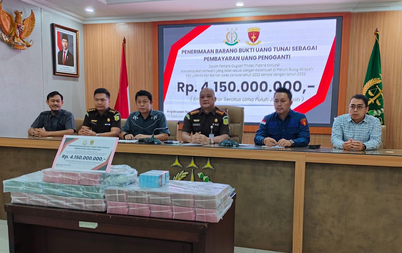 Kejari Jakut Terima Uang 4 Miliar Lebih Kasus Komoditi Bulog DKI dan Banten, Begini Kasusnya 7 Kejari Jakut Terima Uang 4 Miliar Lebih Kasus Komoditi Bulog DKI dan Banten, Begini Kasusnya I PojokPublik