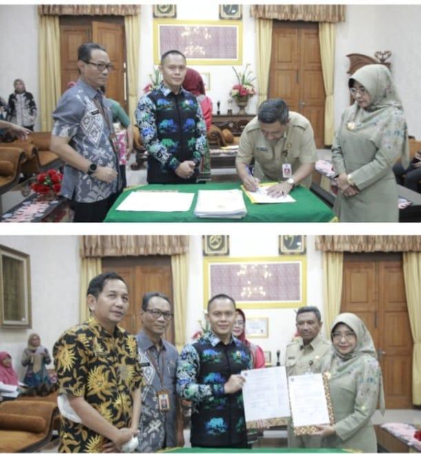 Tingkatkan Tatakelola Aset Daerah Bupati Dewi Terima 48 Sertifikat BMD 1 Tingkatkan Tatakelola Aset Daerah Bupati Dewi Terima 48 Sertifikat BMD I PojokPublik