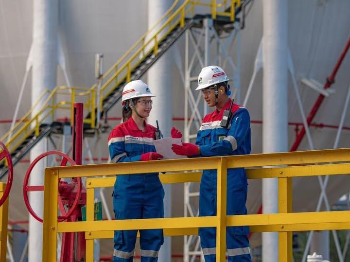 Janggal Kasus Pertamina, Kejaksaan Agung Didesak Periksa Broker Minyak dan Lima Perusahaan Pengangkut Minyak yang Diduga Lakukan Mark Up Hingga 30 Persen 6 Janggal Kasus Pertamina, Kejaksaan Agung Didesak Periksa Broker Minyak dan Lima Perusahaan Pengangkut Minyak yang Diduga Lakukan Mark Up Hingga 30 Persen I PojokPublik