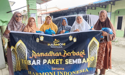 Ramadhan Penuh Berkah: Komunitas Harmoni Indonesia Bagikan Bantuan Sembako di Medan Marelan 3 Ramadhan Penuh Berkah: Komunitas Harmoni Indonesia Bagikan Bantuan Sembako di Medan Marelan I PojokPublik