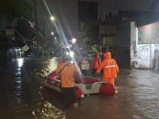 Bak Lautan, Ribuan Rumah di Tangerang Selatan Terendam Banjir