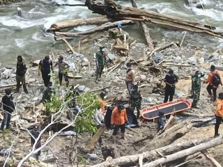 Hari Ini Tim Gabungan Temukan 6 Korban Banjir Bandang di Pegunungan Arfak, Pencarian Dilanjutkan Besok