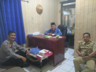 Pererat Tali Silaturahmi, Kapolsek Cimarga Polres Lebak Dengan Humanis Menyapa Tokoh Masyarakat Desa Sudamanik Cimarga