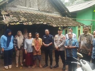 Lagi! Forwatu Banten Sigap Kunjungi Rumah Nyaris Roboh yang Viral di Media Nasional