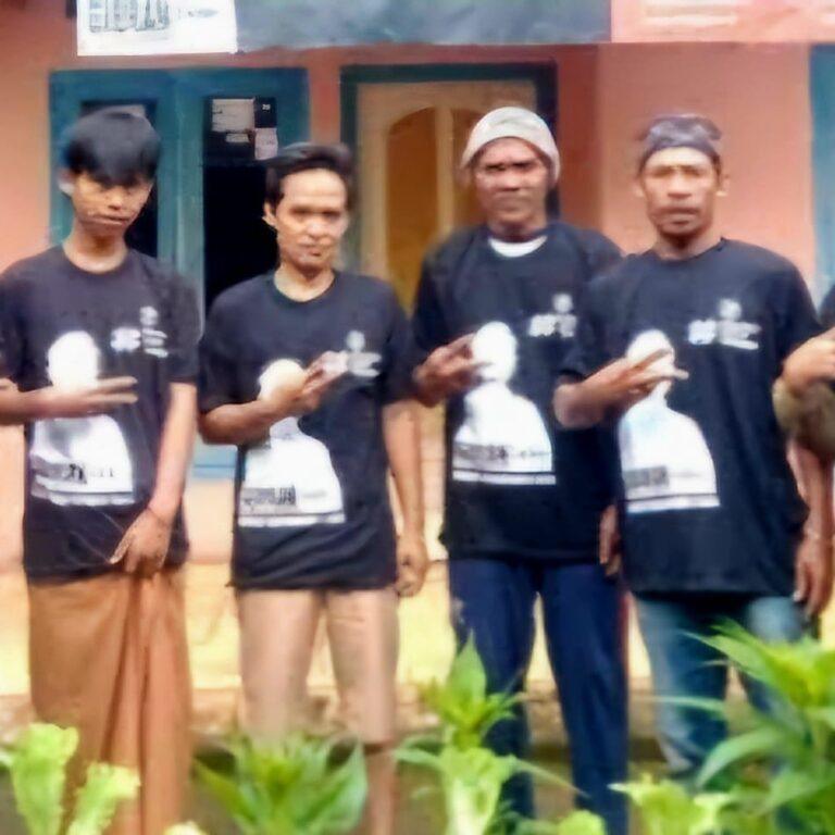 Gibran Fans Banten Resmi Membubarkan Diri, Tak Lagi Miliki Kepengurusan 9 Serang, 11 Mei 2025 – Kelompok relawan Gibran Fans Banten resmi membubarkan diri. Pernyataan tersebut disampaikan oleh Nani Maulana, yang sebelumnya menjabat sebagai sekretaris Gibran Fans Banten. “Per hari ini, Gibran Fans Banten tidak lagi memiliki kepengurusan. Tugas kami sudah selesai, dan kami akan kembali ke aktivitas kami seperti biasa,” ujar Nani dalam keterangan resminya di Serang. Nani juga menegaskan bahwa para anggota relawan kini telah kembali menjadi masyarakat biasa dan tidak lagi memiliki kaitan dengan aktivitas relawan Gibran Fans. “Mulai sekarang, kami tidak lagi terlibat sebagai relawan. Kami kembali sebagai warga biasa,” tambahnya. Pembubaran ini menandai berakhirnya peran Gibran Fans Banten dalam aktivitas dukungan politik yang sebelumnya mereka jalankan.