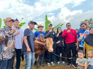 Lintas Fraksi DPRD Banten Berkurban di Huntara Lebakgedong