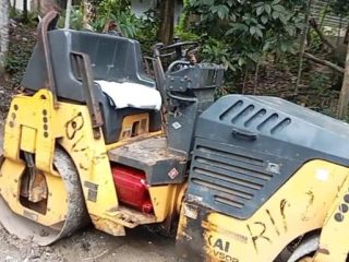Tak Diketahui Anggaran Darimana, Proyek Jalan Desa di kampung Parung Diduga Bodong