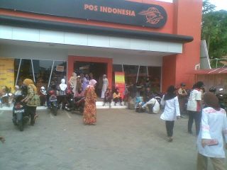 Kacau! Kantor Pos Cabang Pandeglang Kehabisan Uang, Warga Gagal Cairkan BSU