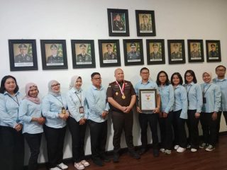 Kajari Kota Bandung Irfan Wibowo Kembali Raih Penghargaan MURI