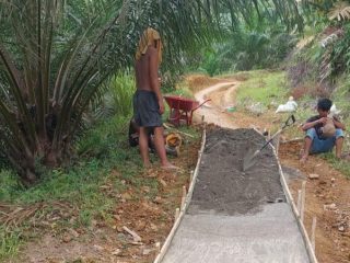 Miris, Proyek Jalan di Tapian Nauli Diduga Asal jadi terkesan Rakus dalam Cari Keuntungan